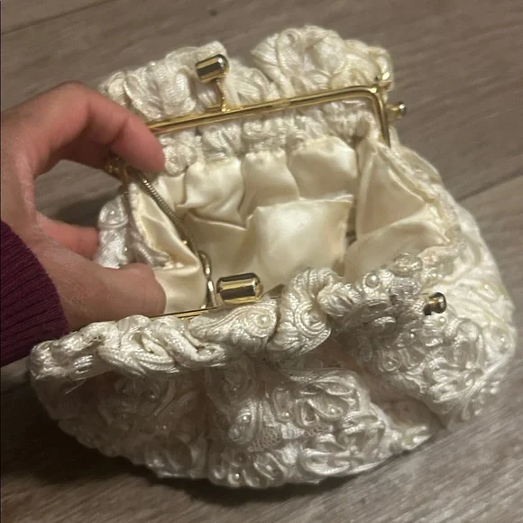 Pearl Clutch - Picture 3 of 3